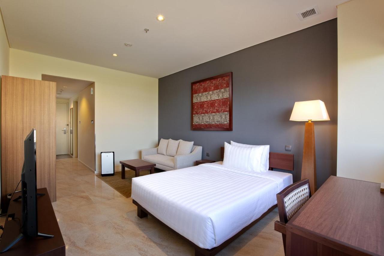 Isoras Cikarang Hotel Exterior photo